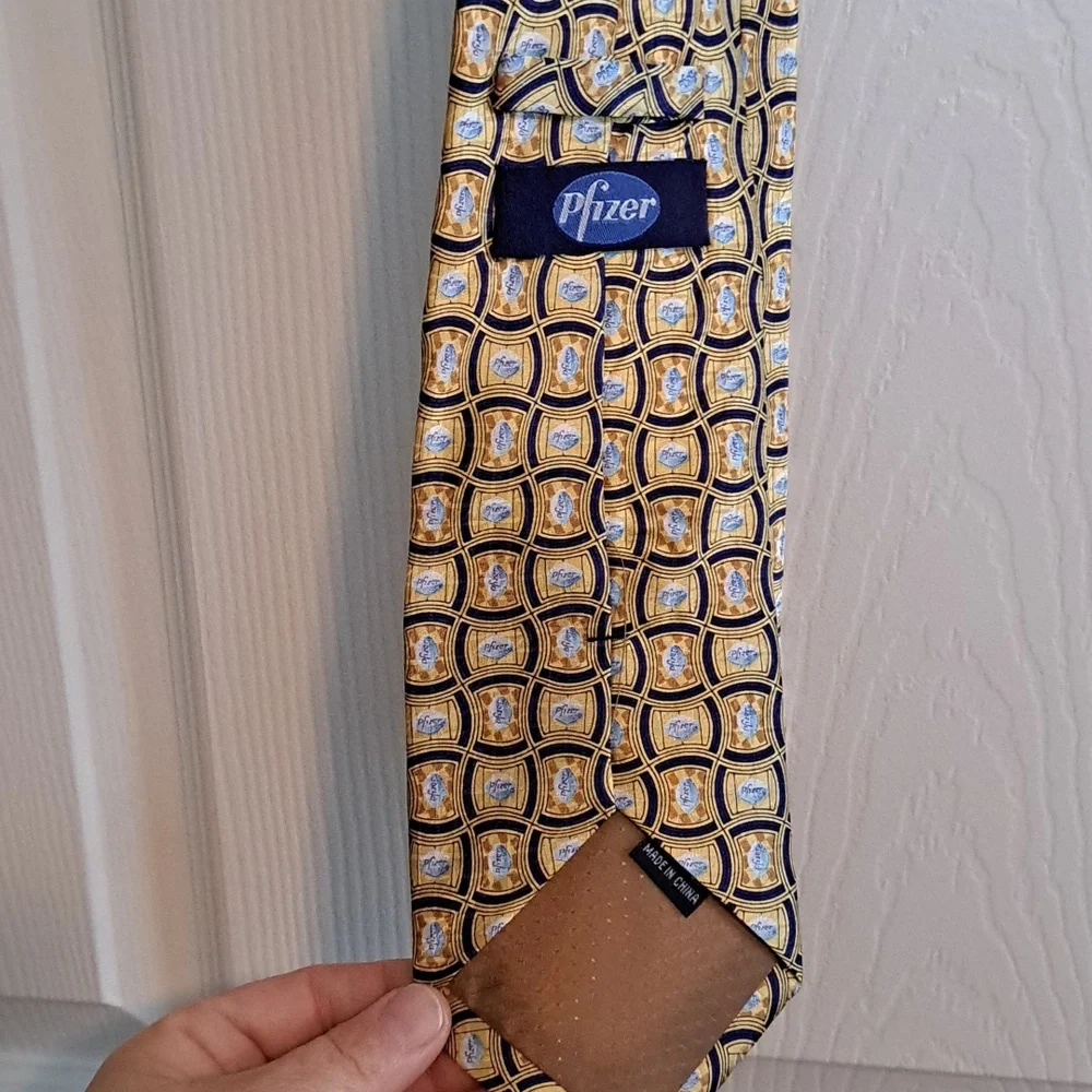 Unlabeled collectible novelty